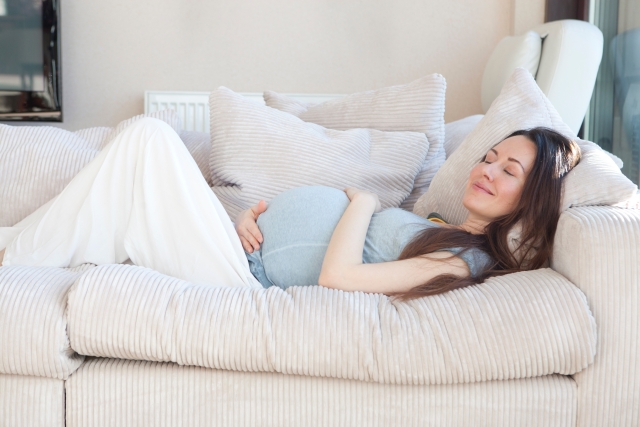妊婦が横向きに寝るとお腹･骨盤･肩が痛い？